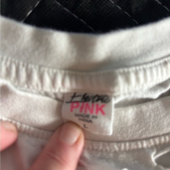 2 Graphic Tees Womens Large Yellowstone And Electric Pink - Picture 3 of 8